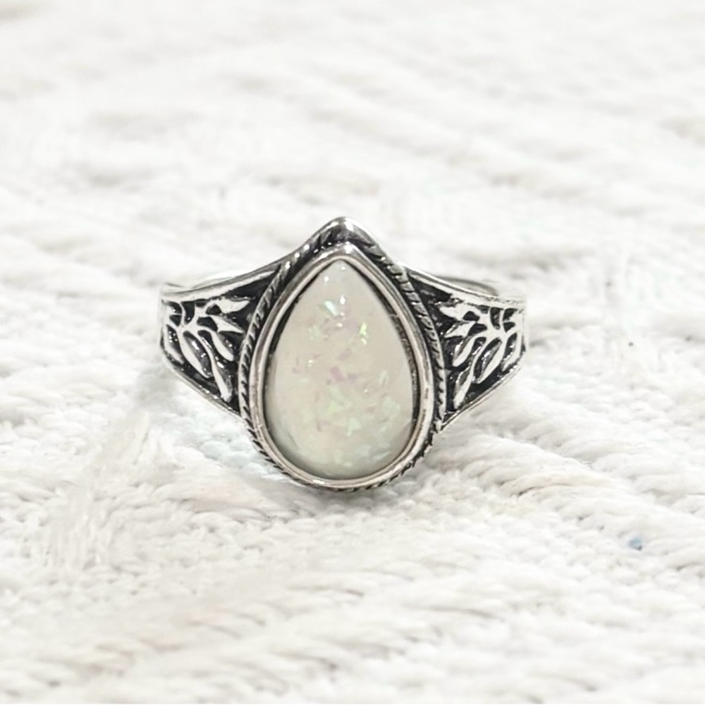 5/$15 🩷 MUST BUNDLE Elegant Silver Opal Ring